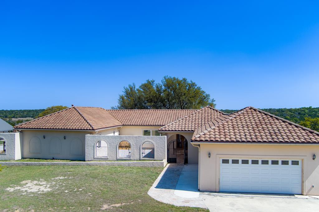305 Teague Road Kerrville, TX 78028 - Photo 2 of 48