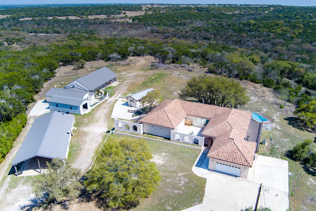 305 Teague Road Kerrville, TX 78028 - Photo 2 of 46