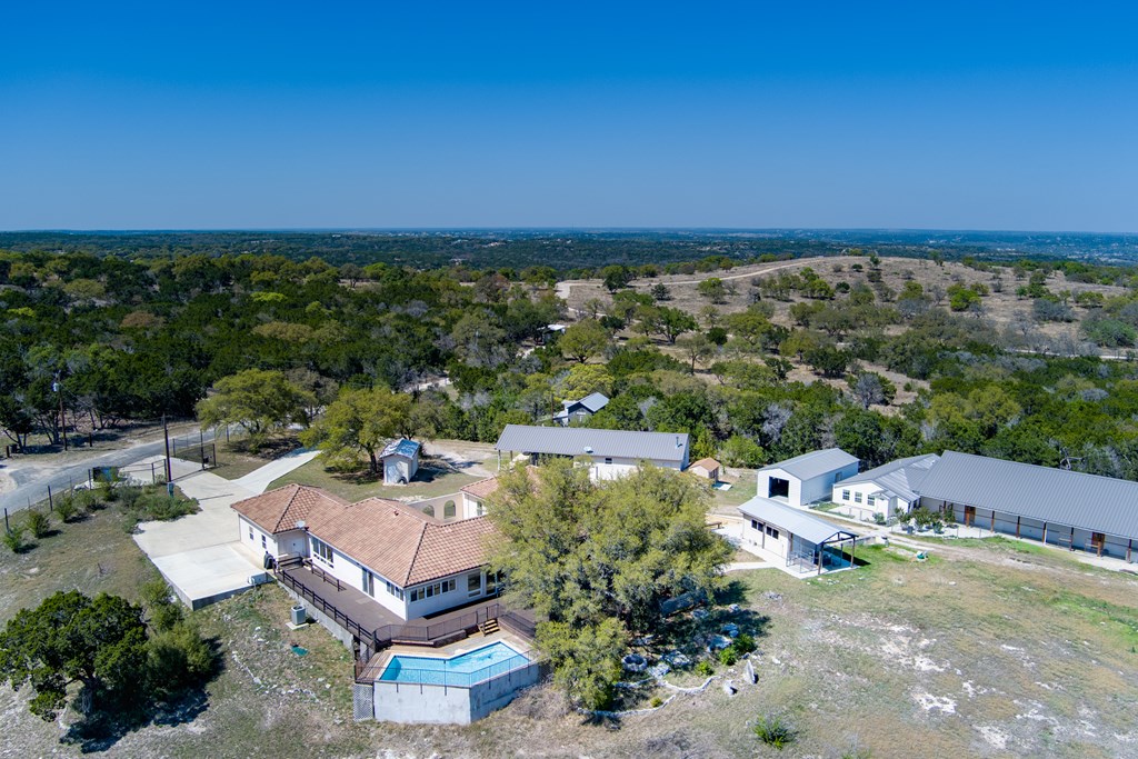 305 Teague Road Kerrville, TX 78028 - Photo 4 of 46