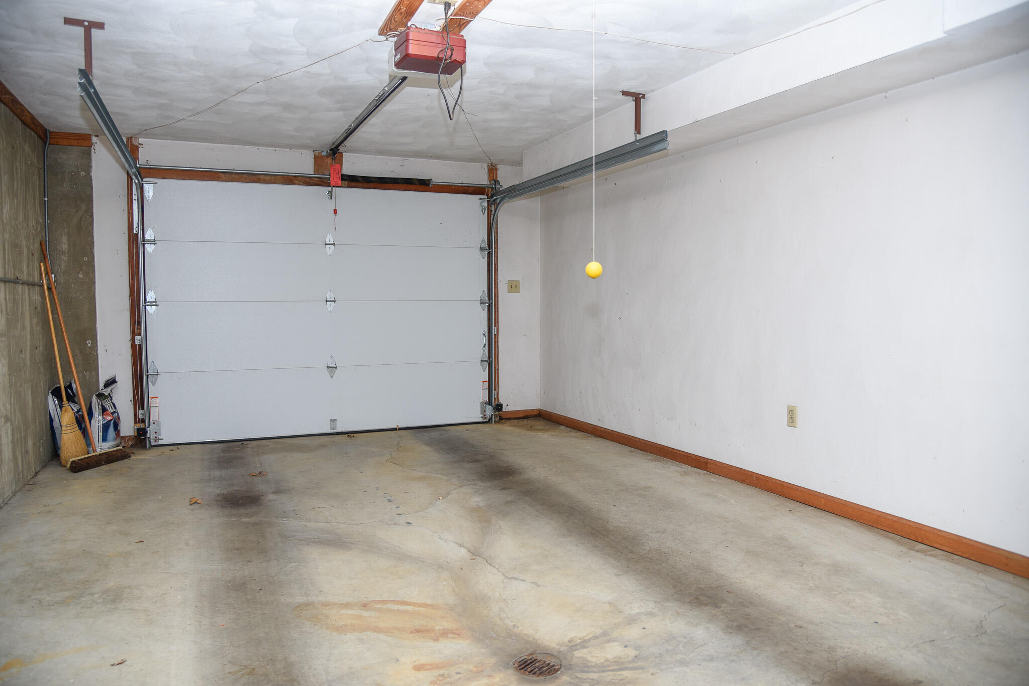 4730 Huntridge Road Roanoke, VA 24012 - Photo 19 of 26 Garage