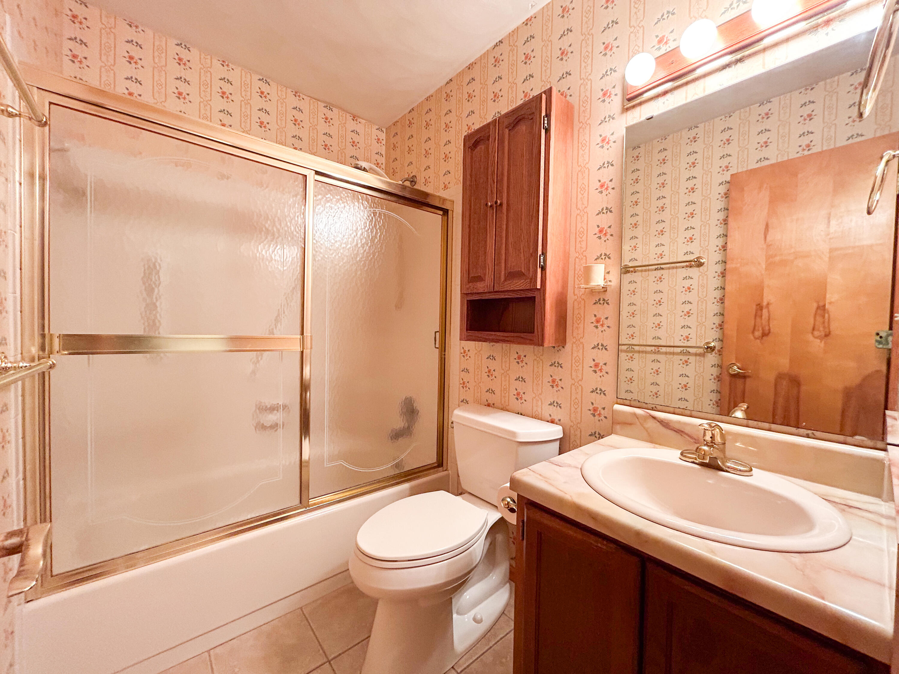 4730 Huntridge Road Roanoke, VA 24012 - Photo 9 of 26 Hall Bathroom