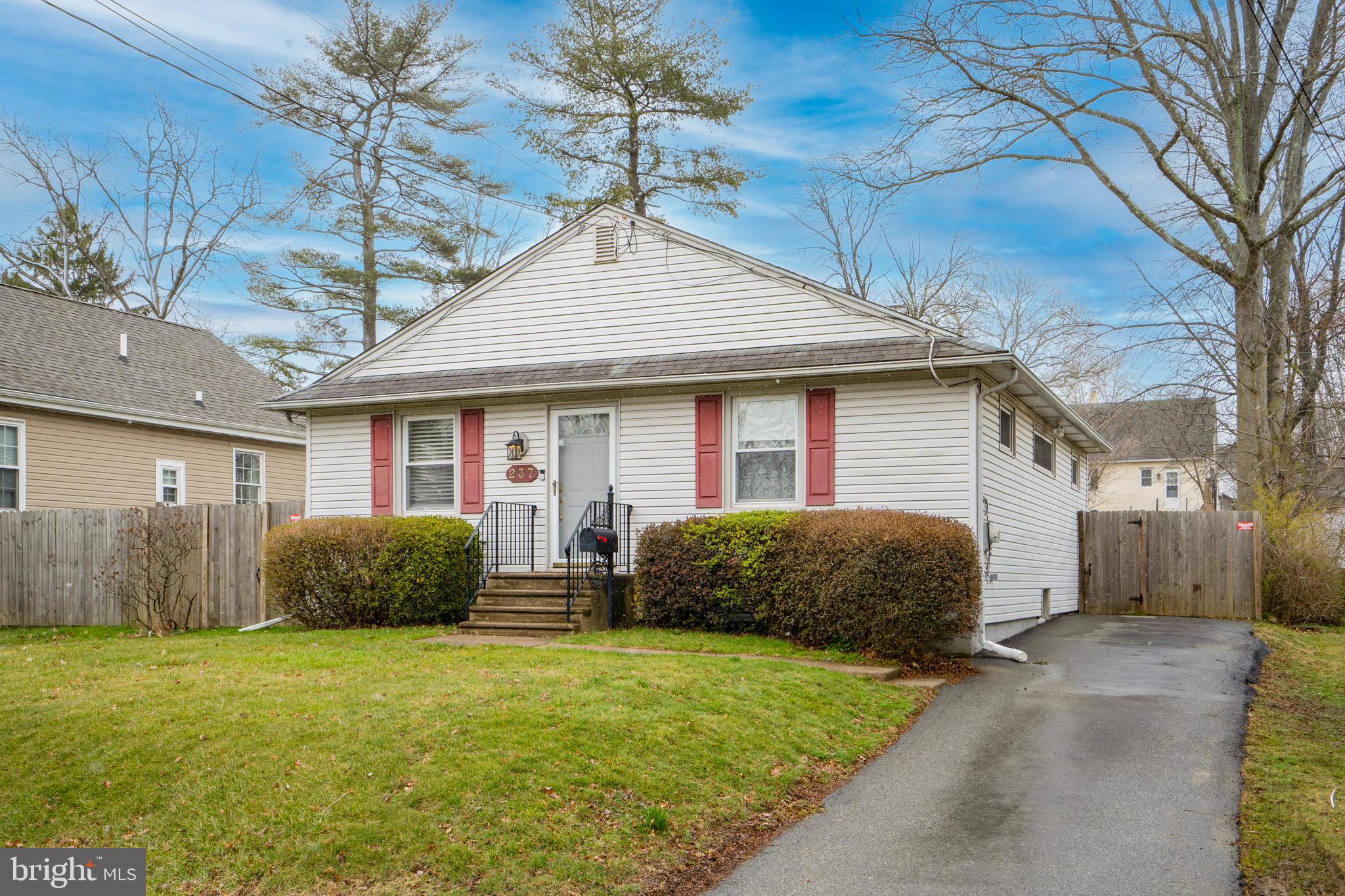 237 Fitzwatertown Road Willow Grove, PA 19090 - Photo 2 of 28 Exterior Side