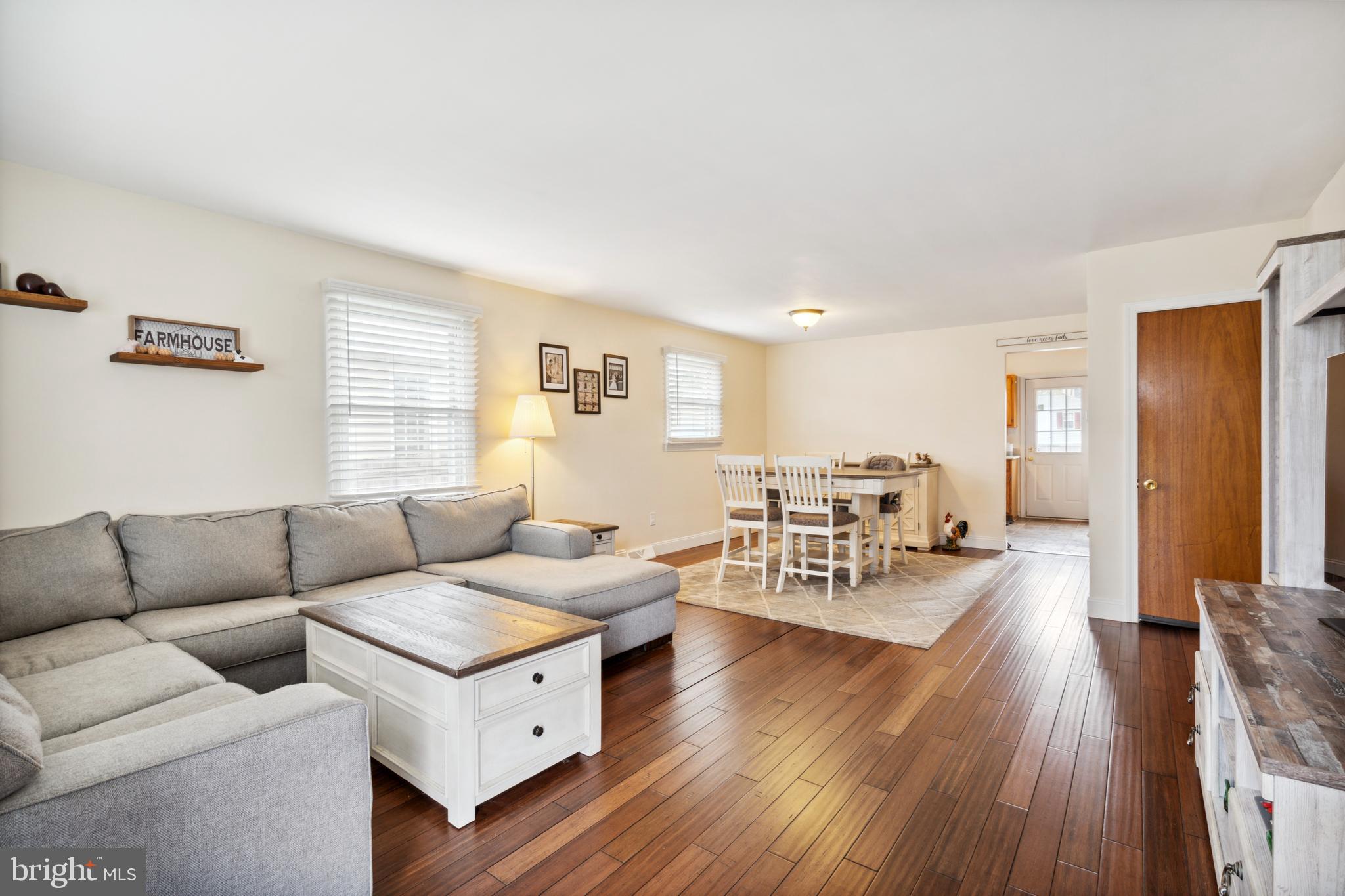 237 Fitzwatertown Road Willow Grove, PA 19090 - Photo 3 of 28 Living Room