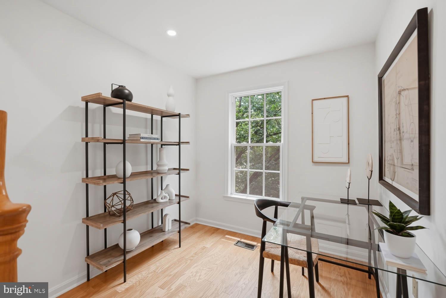 1935 Belmont Road Northwest, Unit 1122 Washington, DC 20009 - Photo 16 of 24