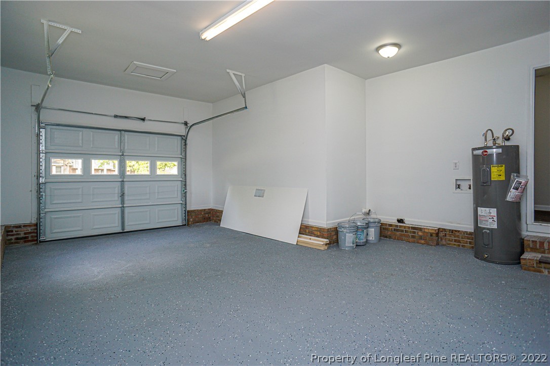 974 Rim Road Fayetteville, NC 28314 - Photo 35 of 40 an empty room with windows