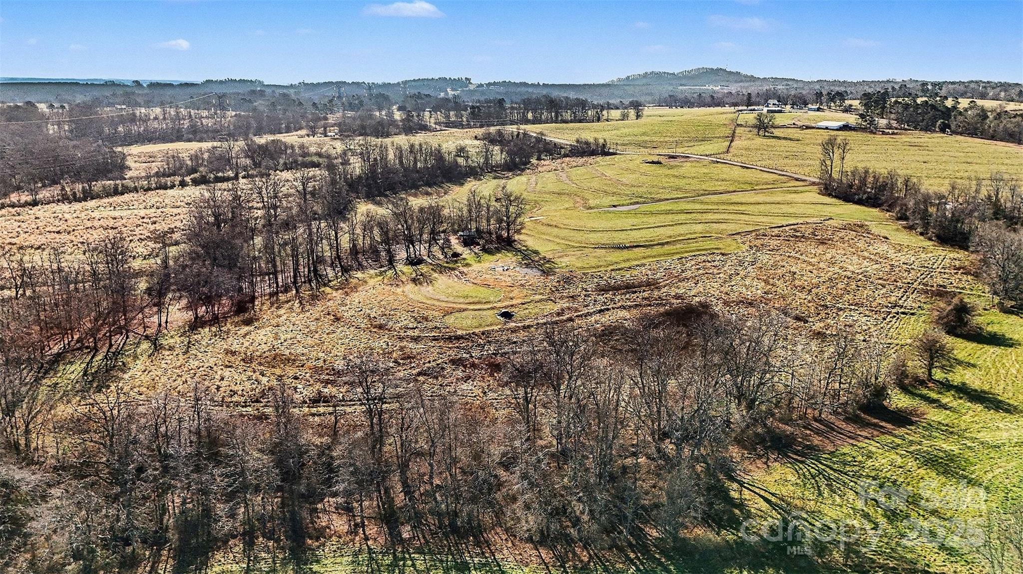 498 Carolina Ridge Road Gaffney, SC 29341 - Photo 7 of 17 a view of an ocean with city view