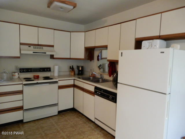 253 Bristol Way Bushkill, PA 18324 - Photo 2 of 13