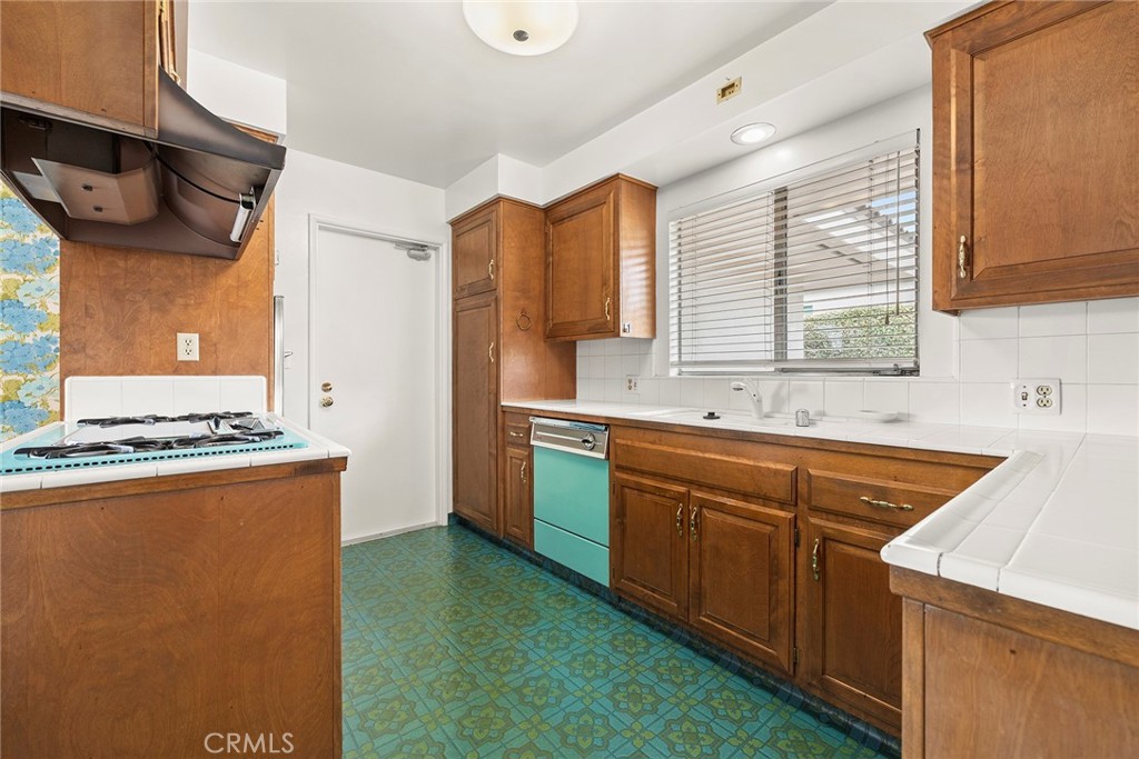 3116 Firethorne Avenue Fullerton, CA 92835 - Photo 6 of 32 a kitchen with stainless steel appliances granite countertop a sink stove and refrigerator