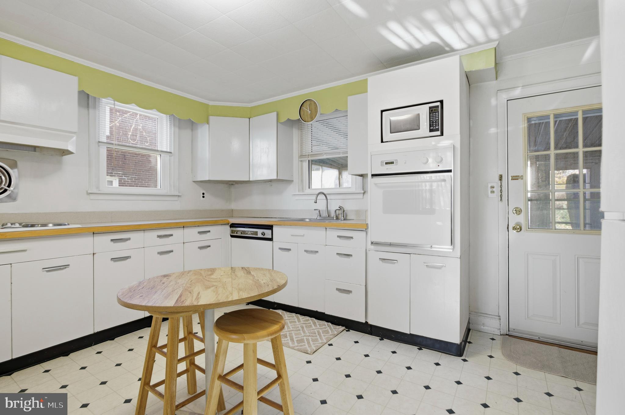 1121 Chester Pike Crum Lynne, PA 19022 - Photo 9 of 26