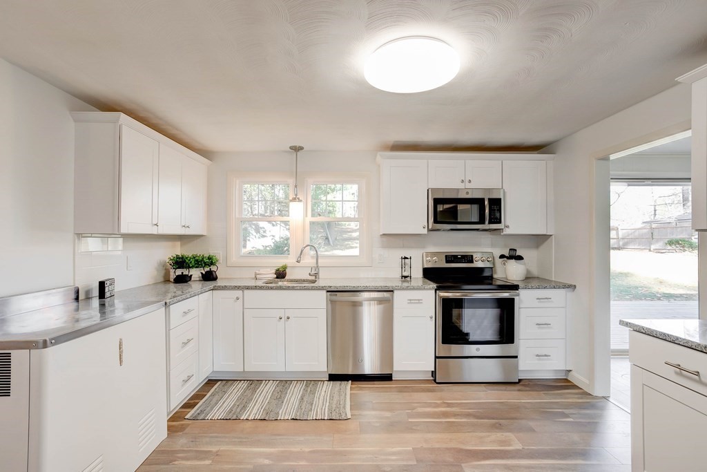 21 Ansie Road Chelmsford, MA 01824 - Photo 6 of 19