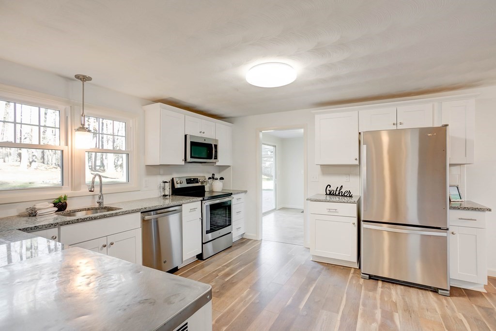 21 Ansie Road Chelmsford, MA 01824 - Photo 7 of 19