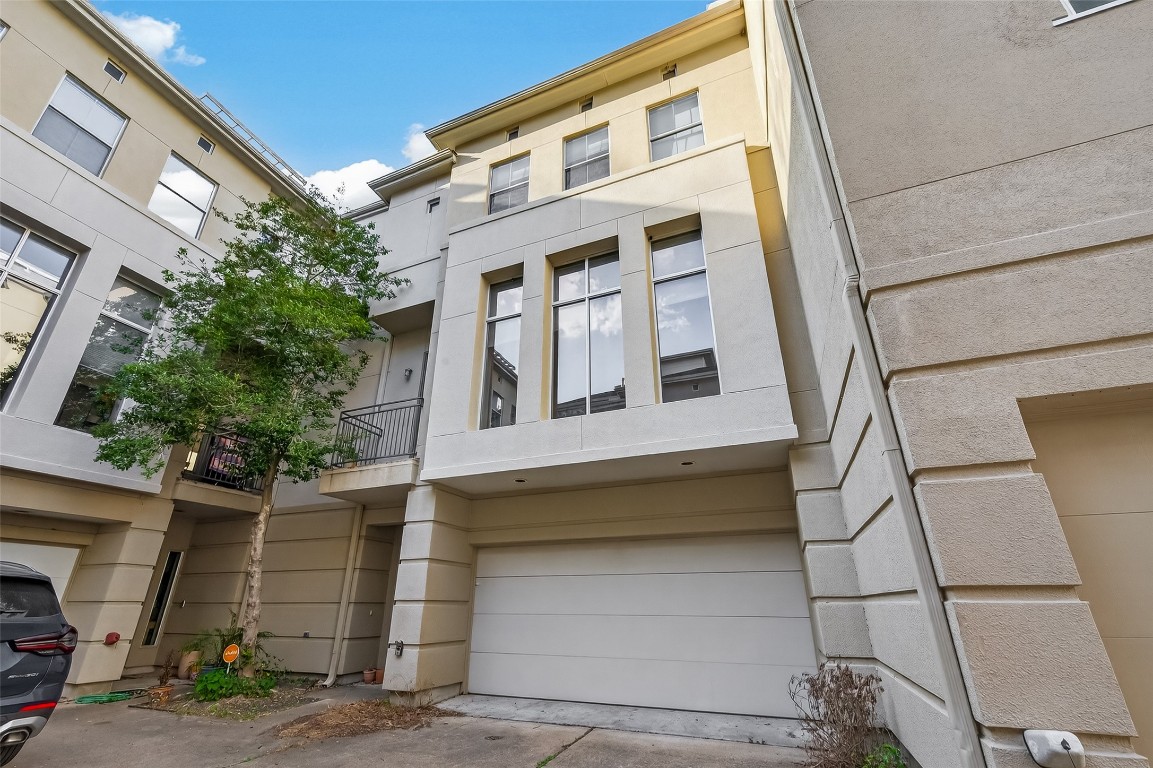 1112 Columbus Street, Unit B Houston, TX 77019 - Photo 2 of 31 a front view of a building