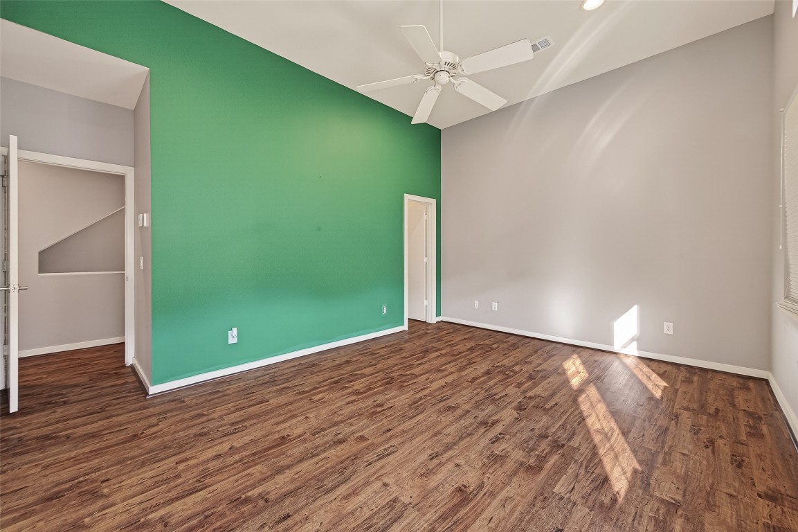 1112 Columbus Street, Unit B Houston, TX 77019 - Photo 22 of 31 wooden floor in an empty room with a window