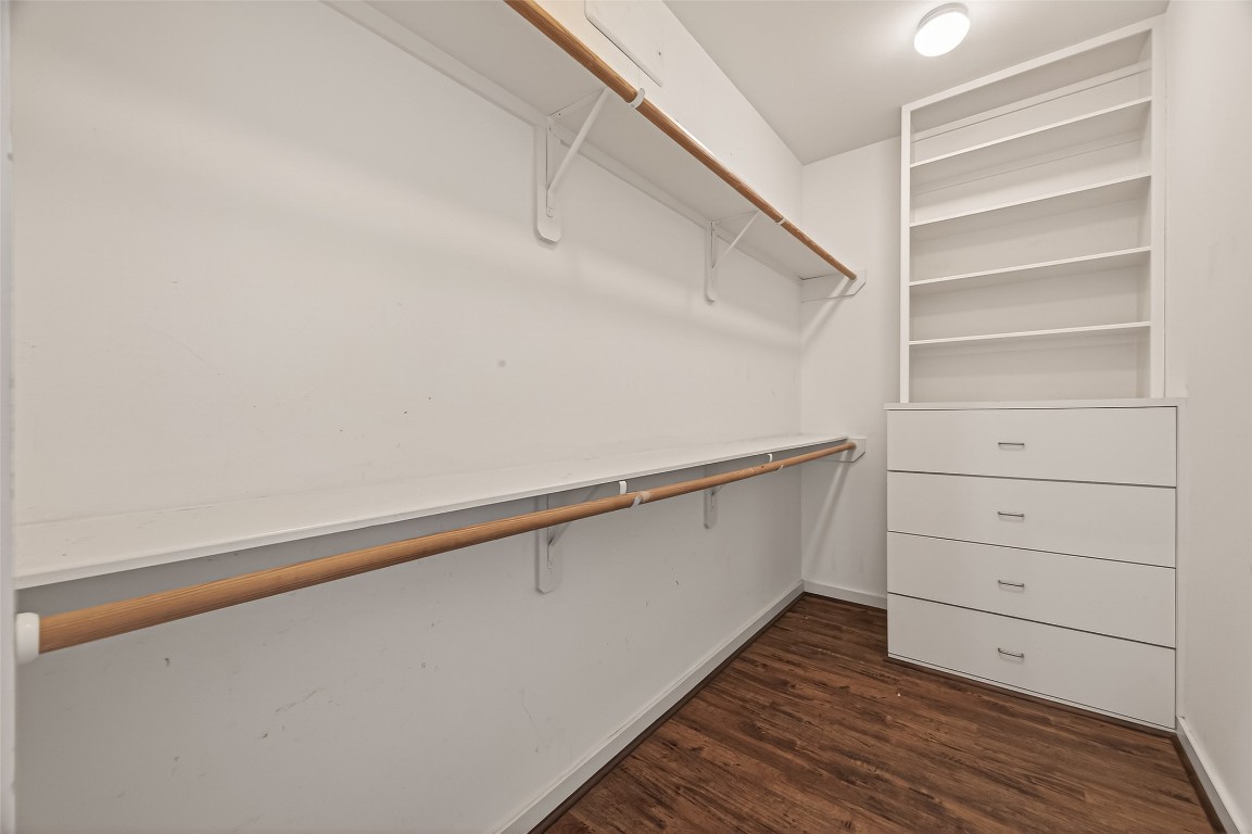 1112 Columbus Street, Unit B Houston, TX 77019 - Photo 27 of 31 a view of an empty walk in closet