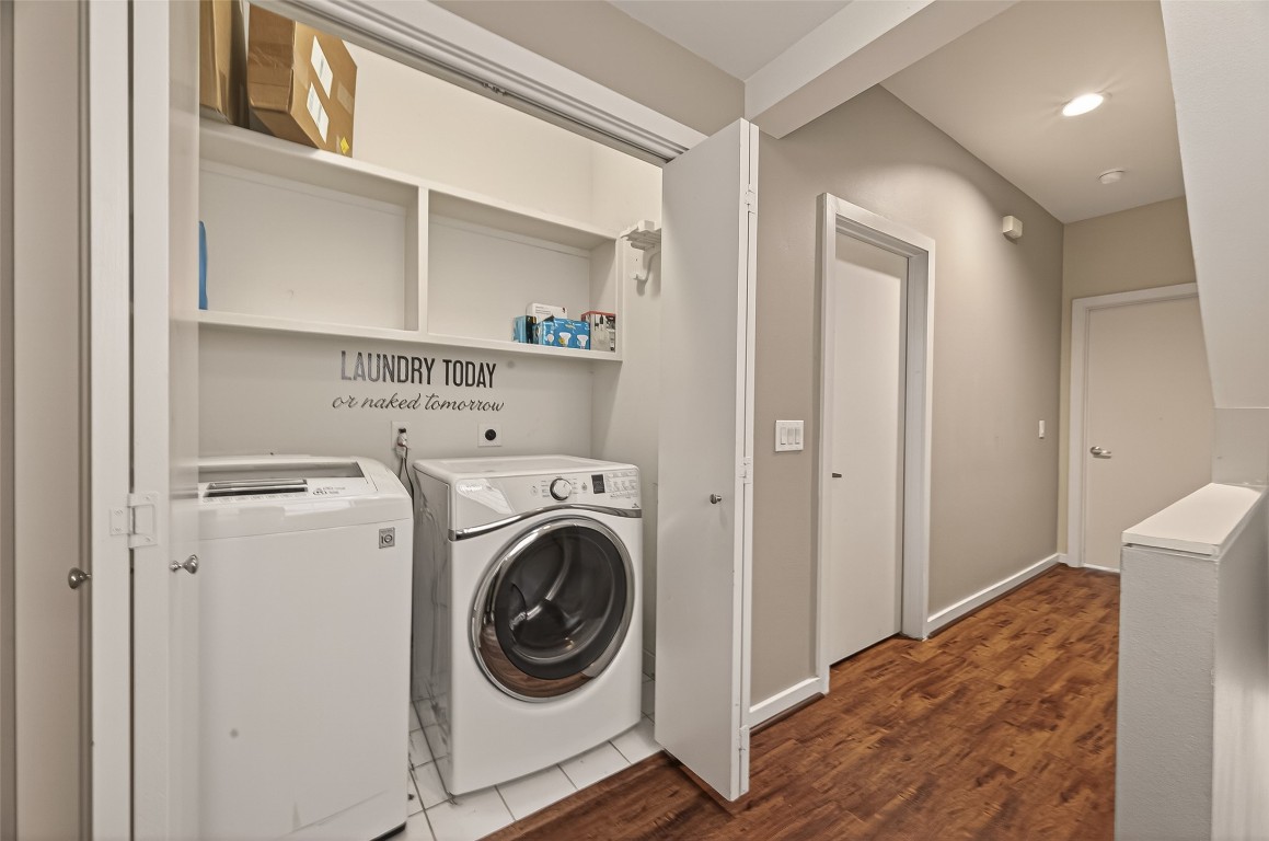 1112 Columbus Street, Unit B Houston, TX 77019 - Photo 10 of 31 a view of a hallway with washer and dryer