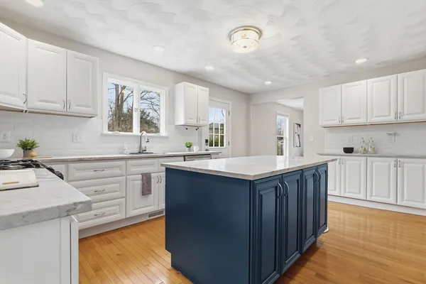 $979,500 | 5 Pickett Street, Beverly, MA 01915