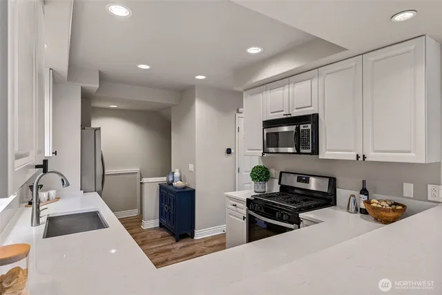 $1,549,995 | 1203 5th Avenue North, Seattle, WA 98109