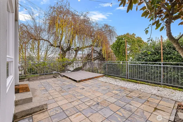 $1,549,995 | 1203 5th Avenue North, Seattle, WA 98109