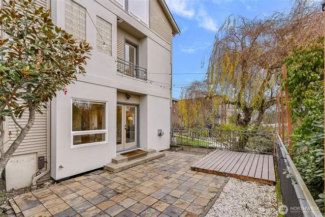 $1,549,995 | 1203 5th Avenue North, Seattle, WA 98109