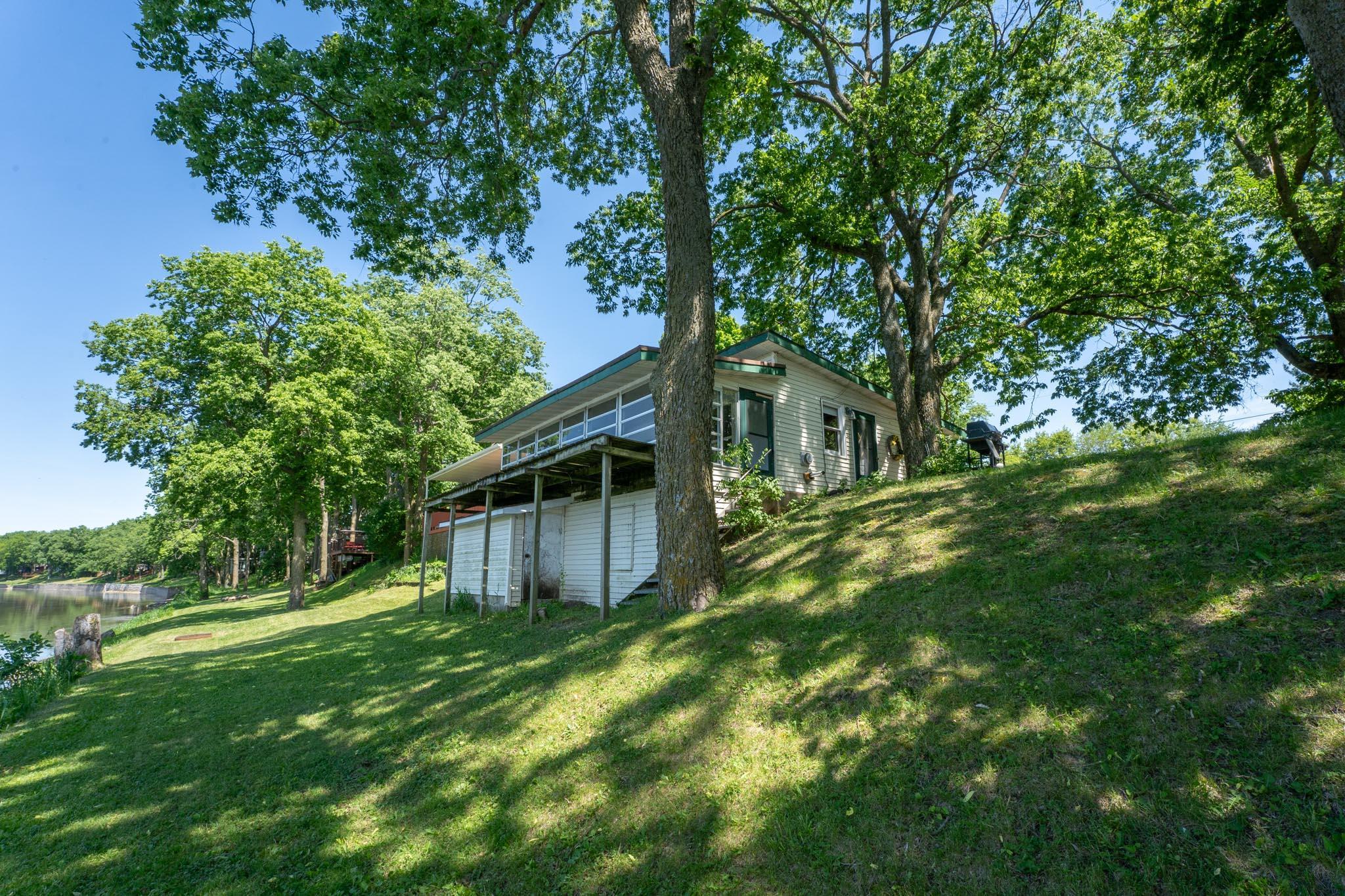 7198 South Rock Nation Road Dixon, IL 61021 - Photo 4 of 40