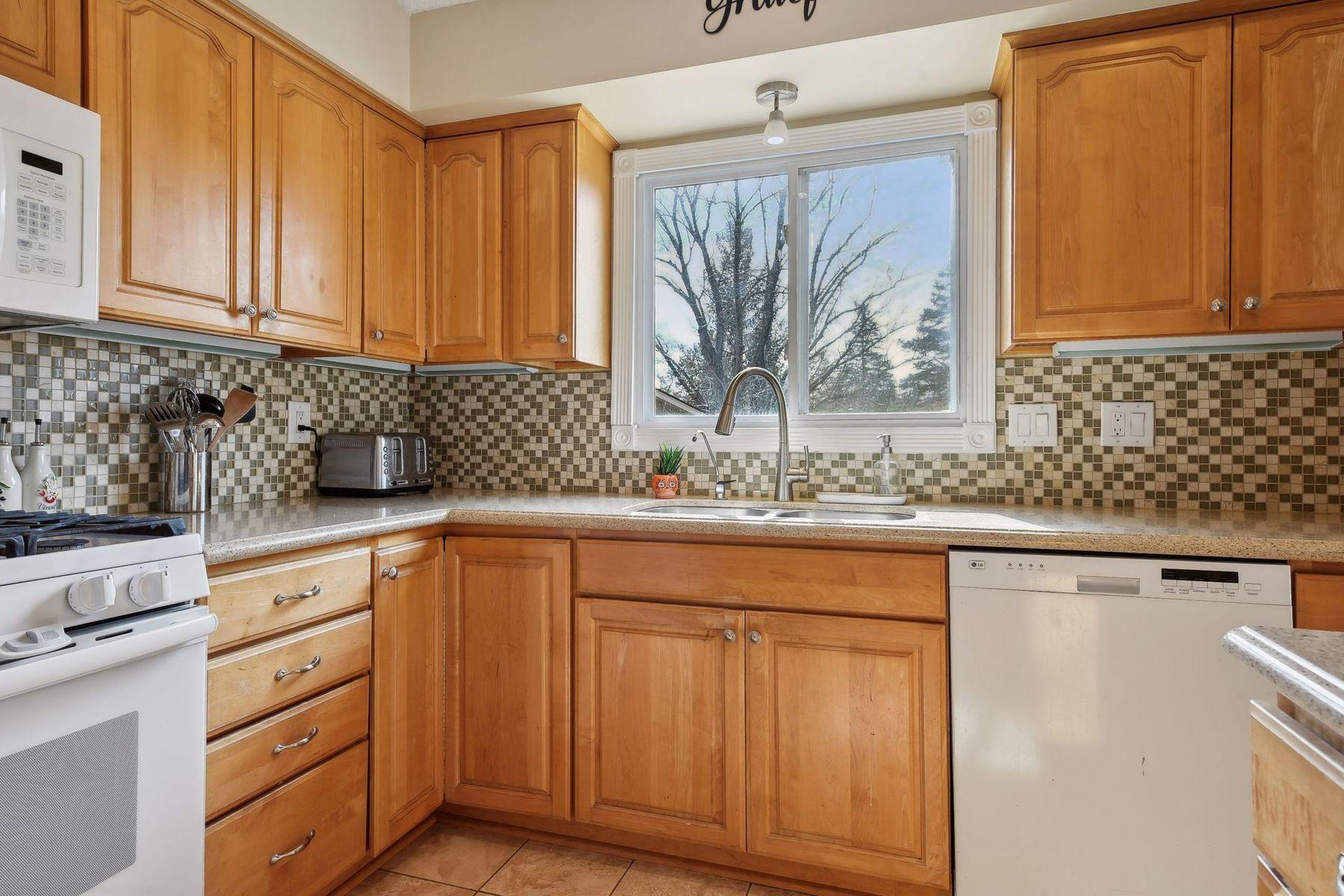8775 Darnel Road Eden Prairie, MN 55344 - Photo 14 of 38 Gallery Image 14