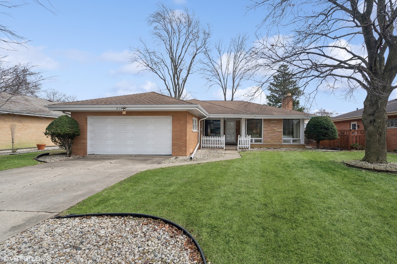 a view of a yard in front of a house