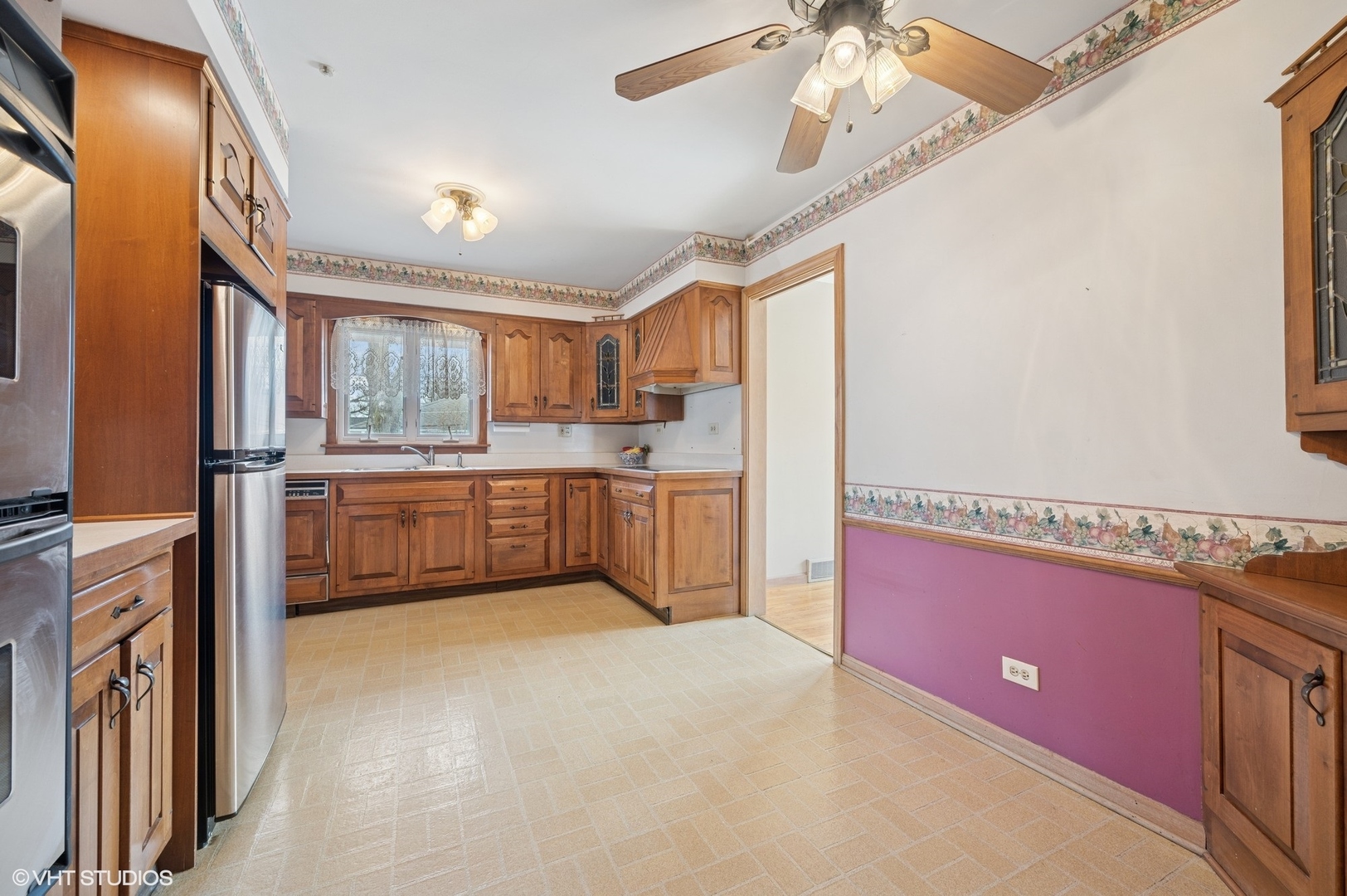 213 North Forest Avenue Mount Prospect, IL 60056 - Photo 6 of 18 a kitchen with a sink a refrigerator and cabinets