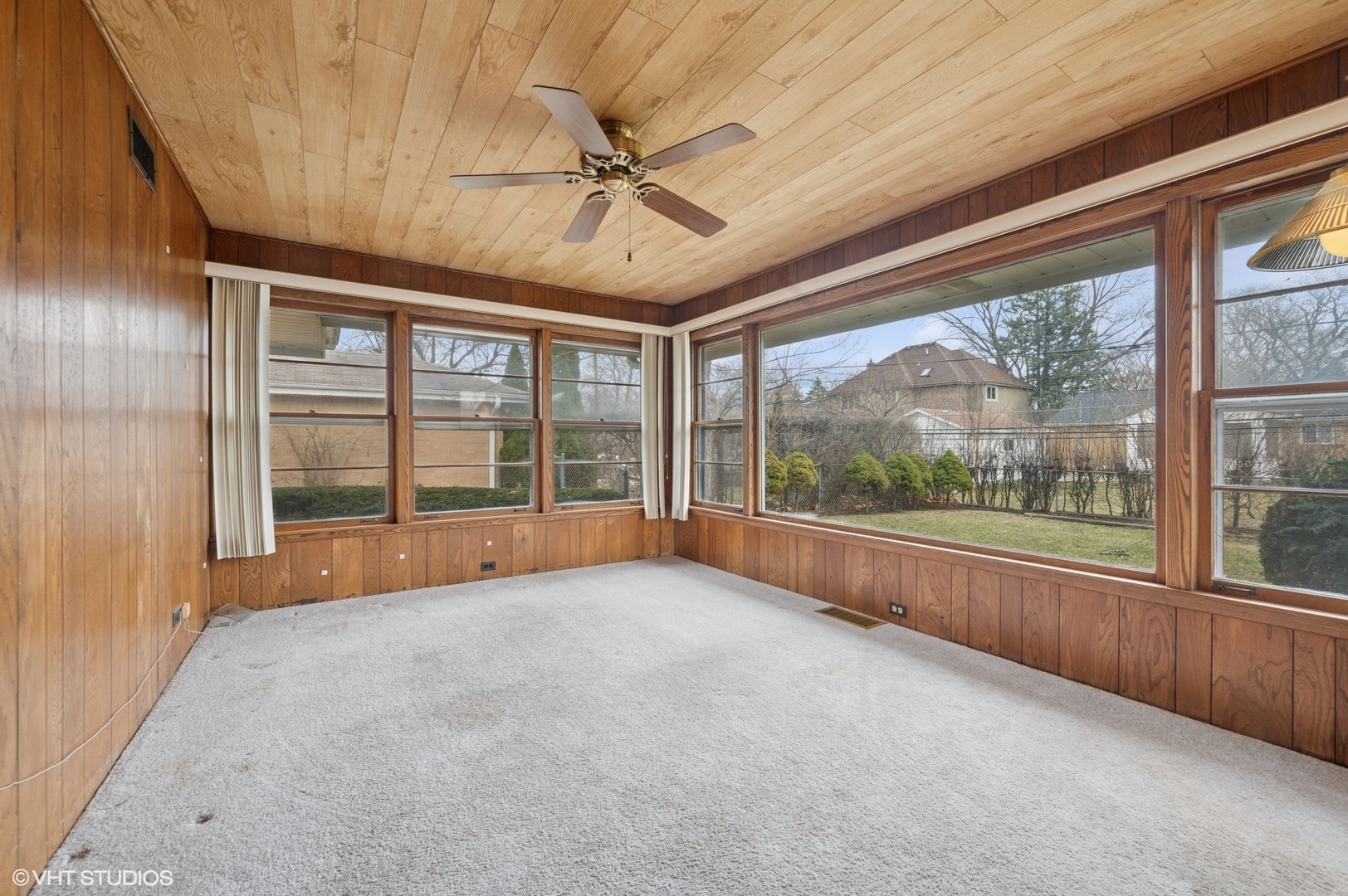 213 North Forest Avenue Mount Prospect, IL 60056 - Photo 8 of 18 a view of an empty room with a window