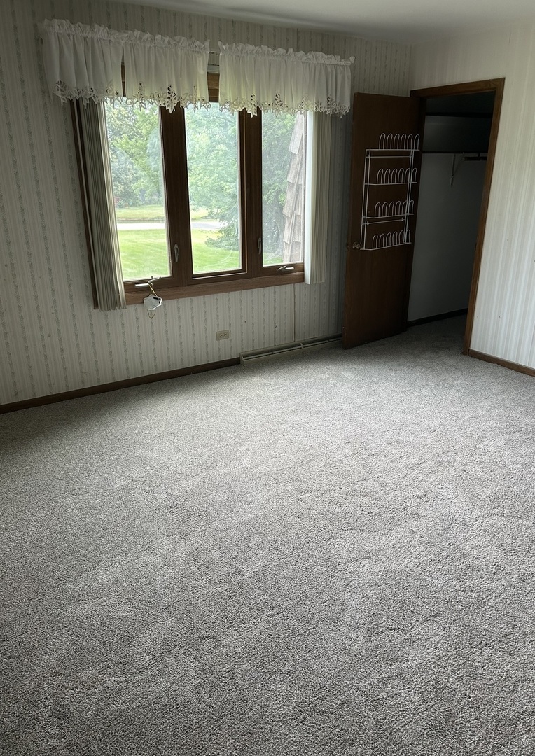 1125 Morningside Drive Elgin, IL 60123 - Photo 15 of 42 an empty room with windows
