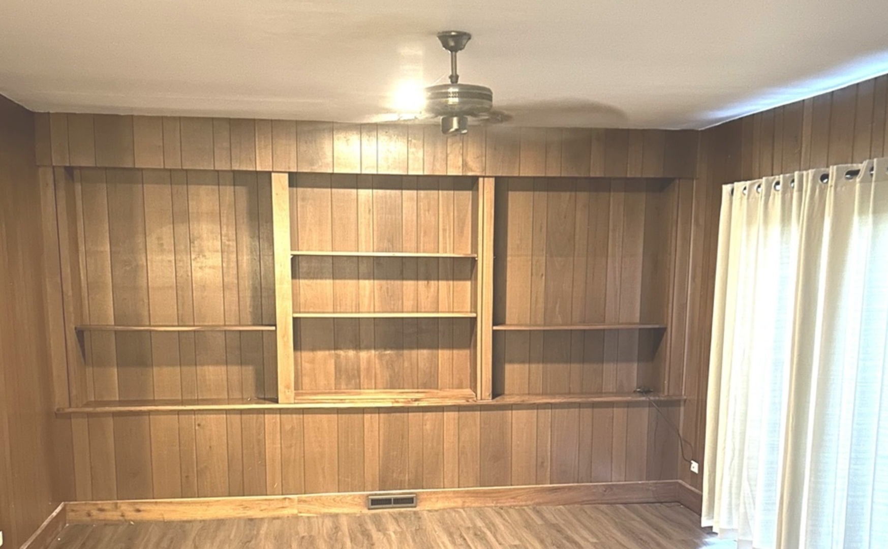 1125 Morningside Drive Elgin, IL 60123 - Photo 22 of 42 a empty room with a empty space