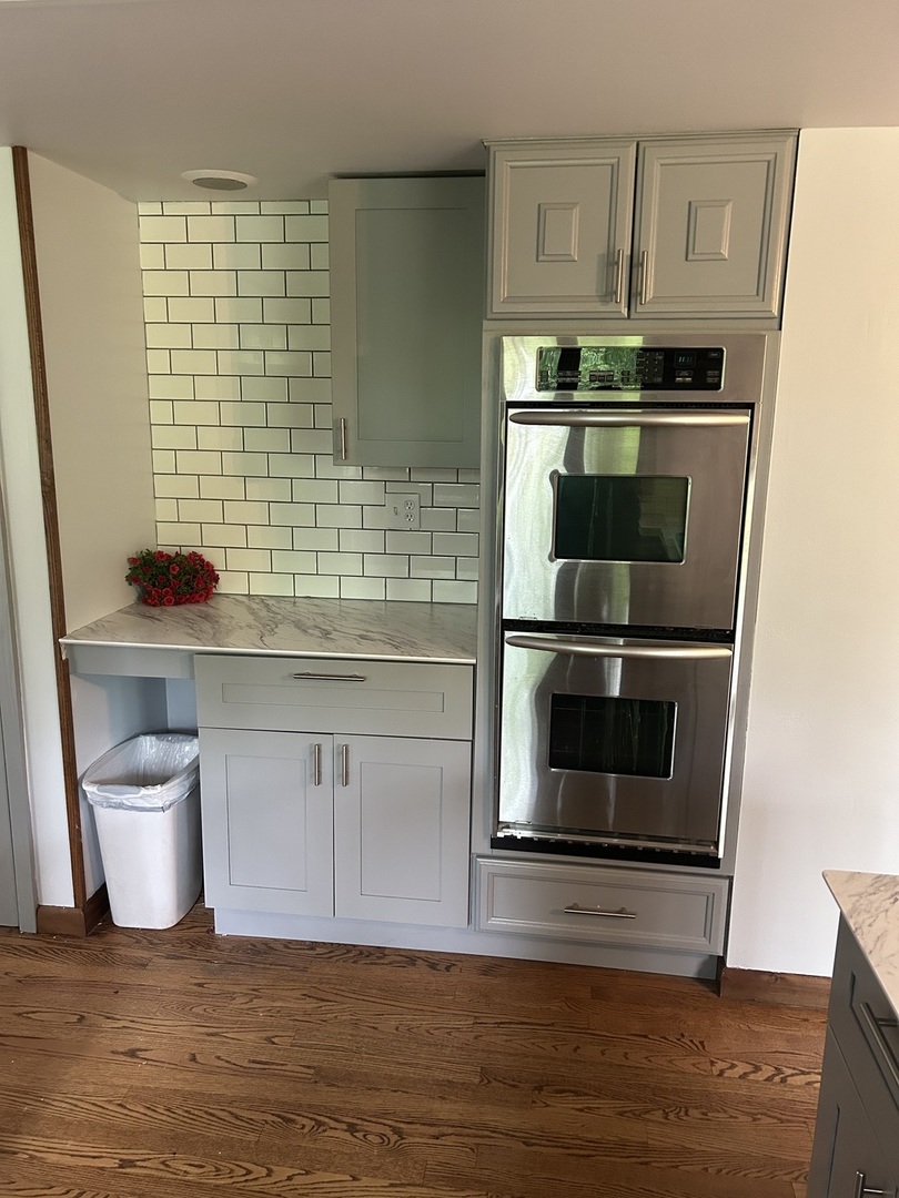 1125 Morningside Drive Elgin, IL 60123 - Photo 3 of 42 a kitchen with a sink and a microwave