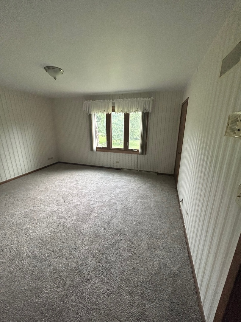 1125 Morningside Drive Elgin, IL 60123 - Photo 31 of 42 an empty room with windows