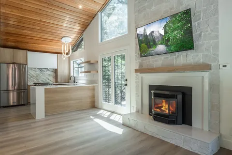 $1,199,000 | 235 Forest Trail, Unit 5, Mammoth Lakes, CA 93546