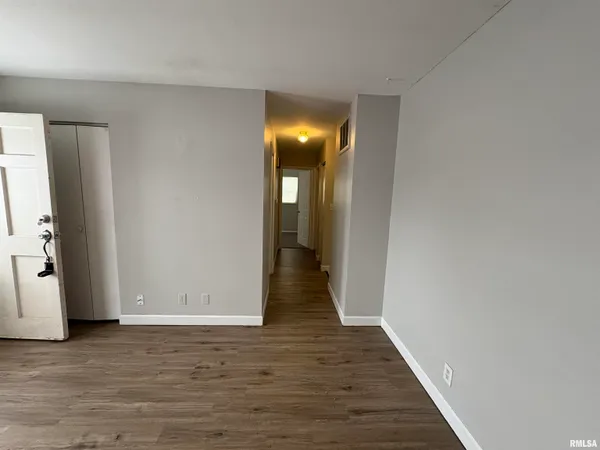 $1,199 | 6411 North Randwick Road, Peoria, IL 61615