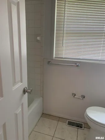 $1,199 | 6411 North Randwick Road, Peoria, IL 61615