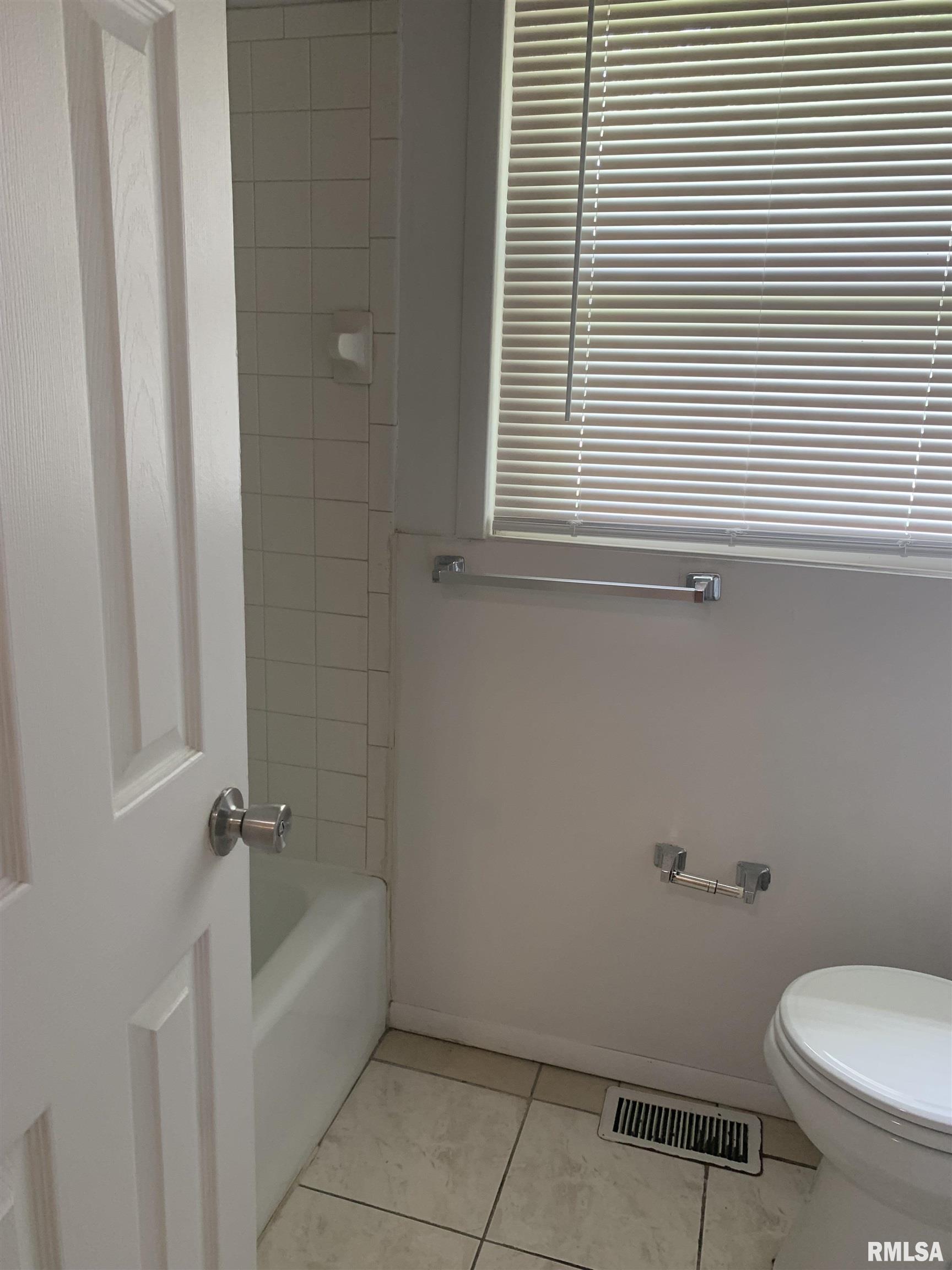 6411 North Randwick Road Peoria, IL 61615 - Photo 11 of 13