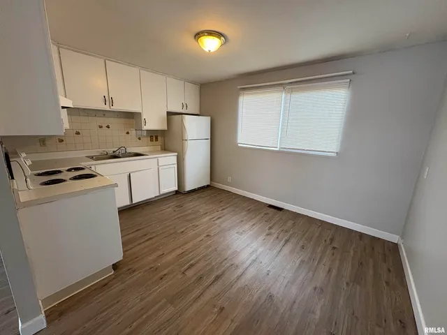 $1,199 | 6411 North Randwick Road, Peoria, IL 61615