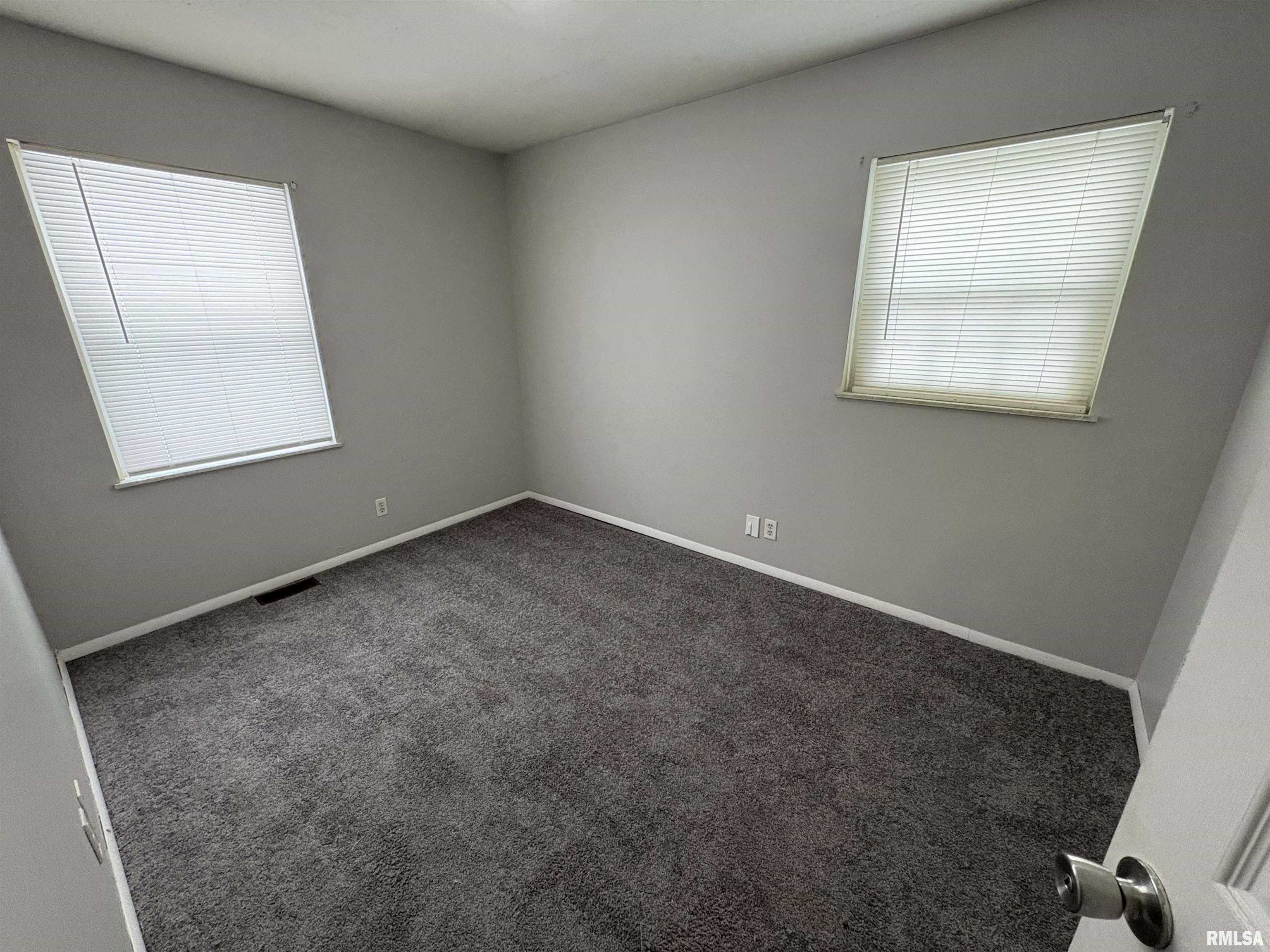 6411 North Randwick Road Peoria, IL 61615 - Photo 6 of 13