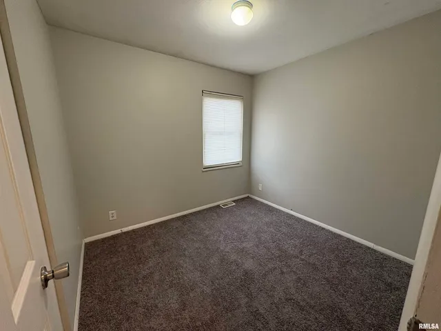 $1,199 | 6411 North Randwick Road, Peoria, IL 61615