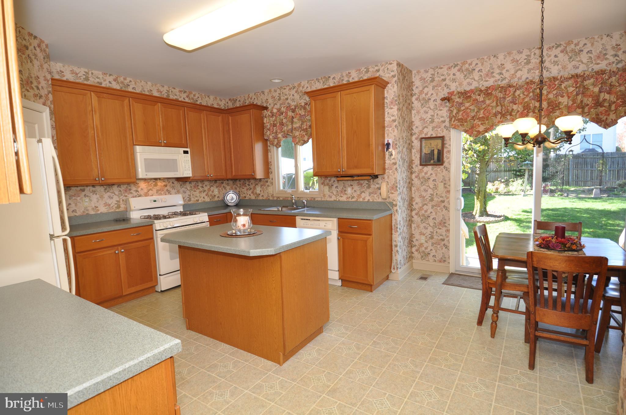 9 Cobblestone Court Columbus, NJ 08022 - Photo 2 of 37
