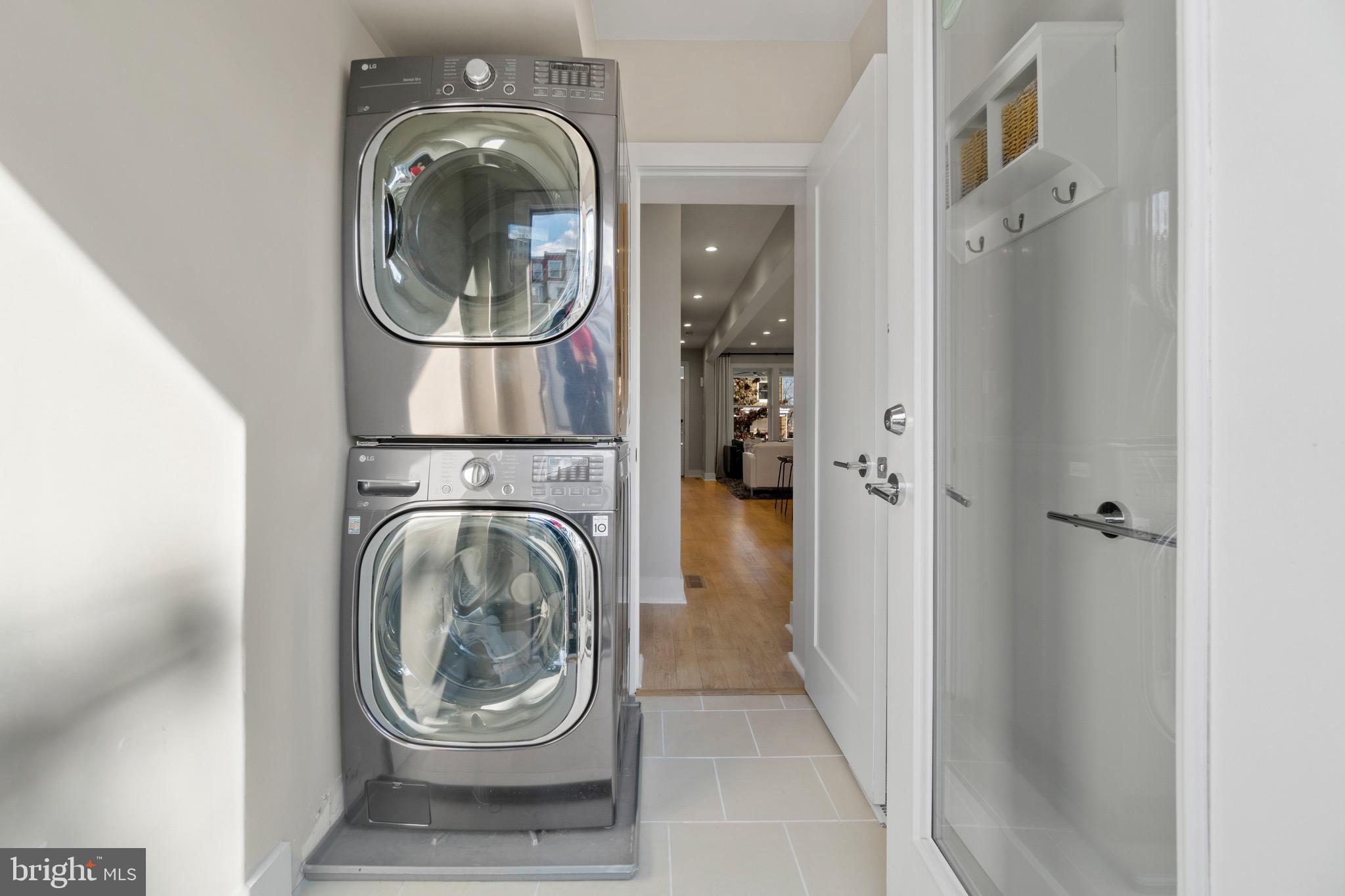 314 17th Place Northeast Washington, DC 20002 - Photo 12 of 30 Main level mudroom / laundry