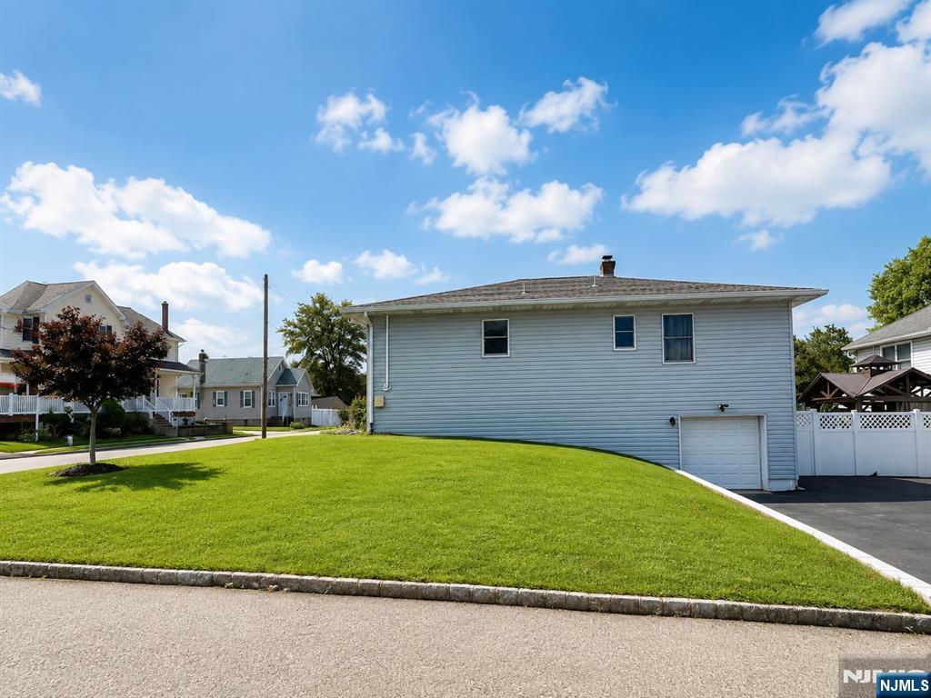 26 Coney Road Little Falls, NJ 07424 - Photo 3 of 21 Gallery Image 3