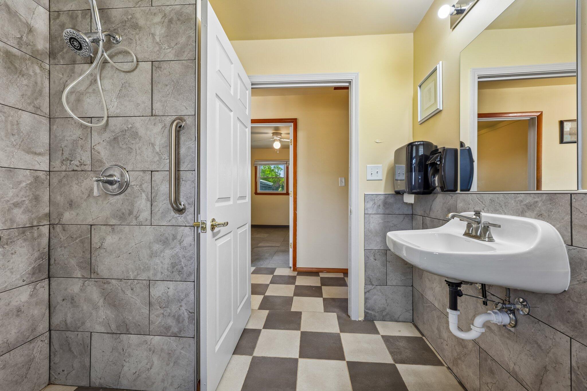 1708 Arcturus Avenue Racine, WI 53404 - Photo 17 of 23 Bath