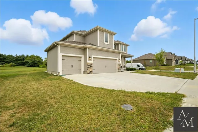 $599,900 | 10838 North Bristol Avenue, Kansas City, MO 64156