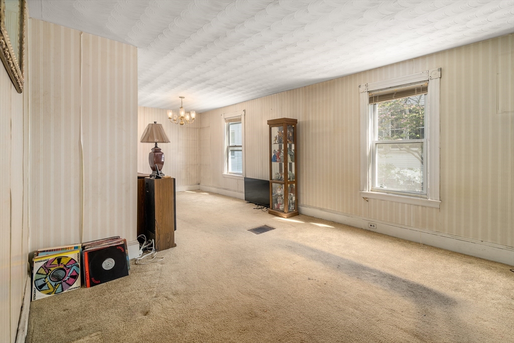 25 Curve Street Newton, MA 02465 - Photo 9 of 40