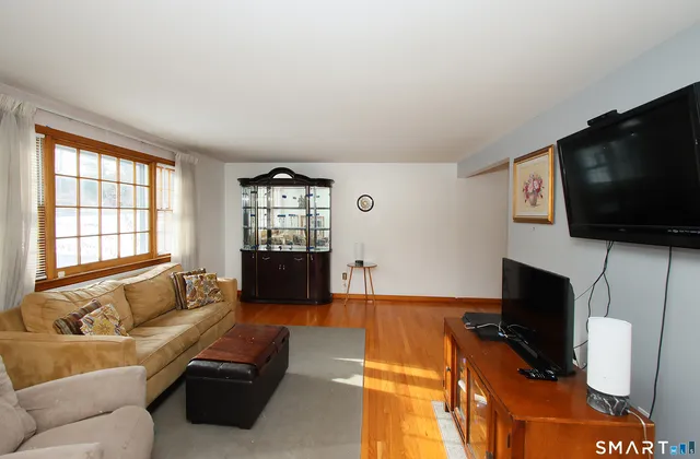 $364,900 | 384 Middletown Avenue, North Haven, CT 06473