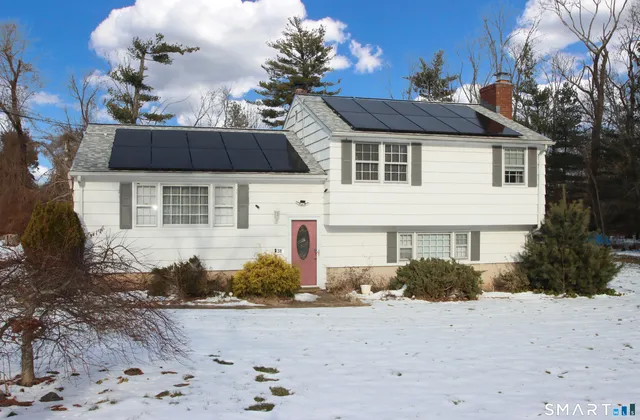 $364,900 | 384 Middletown Avenue, North Haven, CT 06473