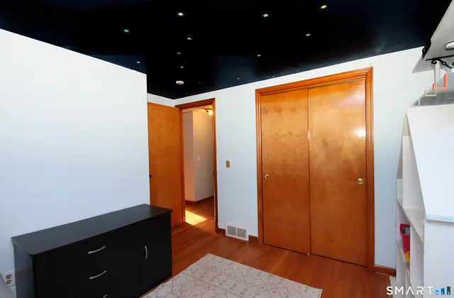 $364,900 | 384 Middletown Avenue, North Haven, CT 06473