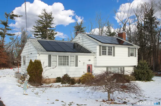 $364,900 | 384 Middletown Avenue, North Haven, CT 06473