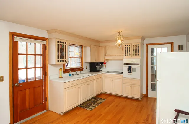 $364,900 | 384 Middletown Avenue, North Haven, CT 06473